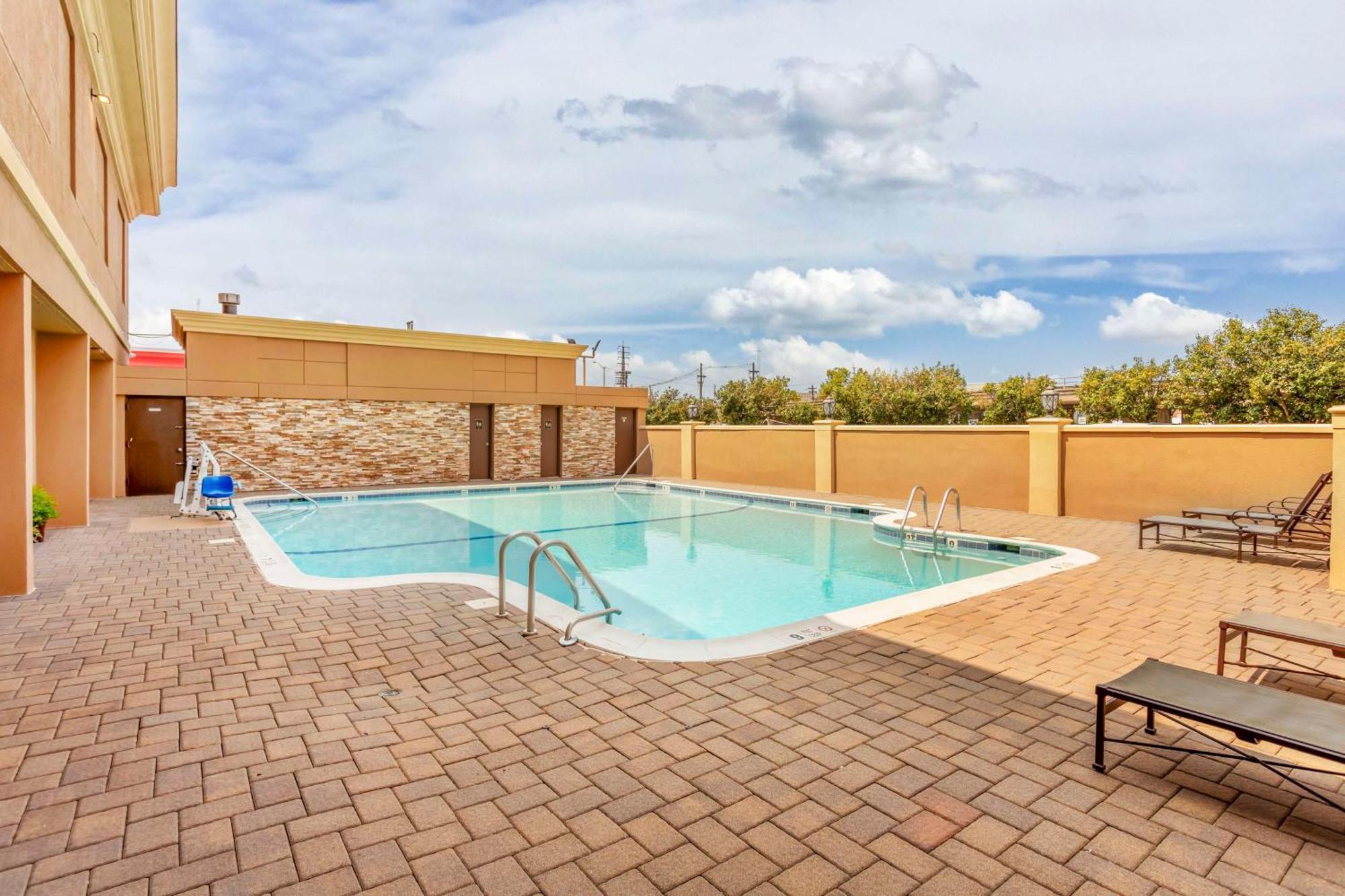 Best Western Mill River Manor Rockville Centre Exteriör bild
